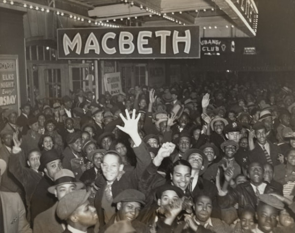 A crowd before a theatre showing Macbeth